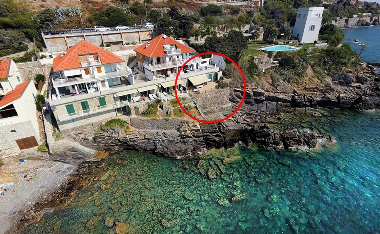 Seaside Holiday Apartment - Unique Location Cipressa Exterior photo