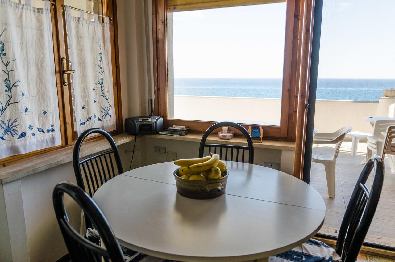 Seaside Holiday Apartment - Unique Location Cipressa Exterior photo