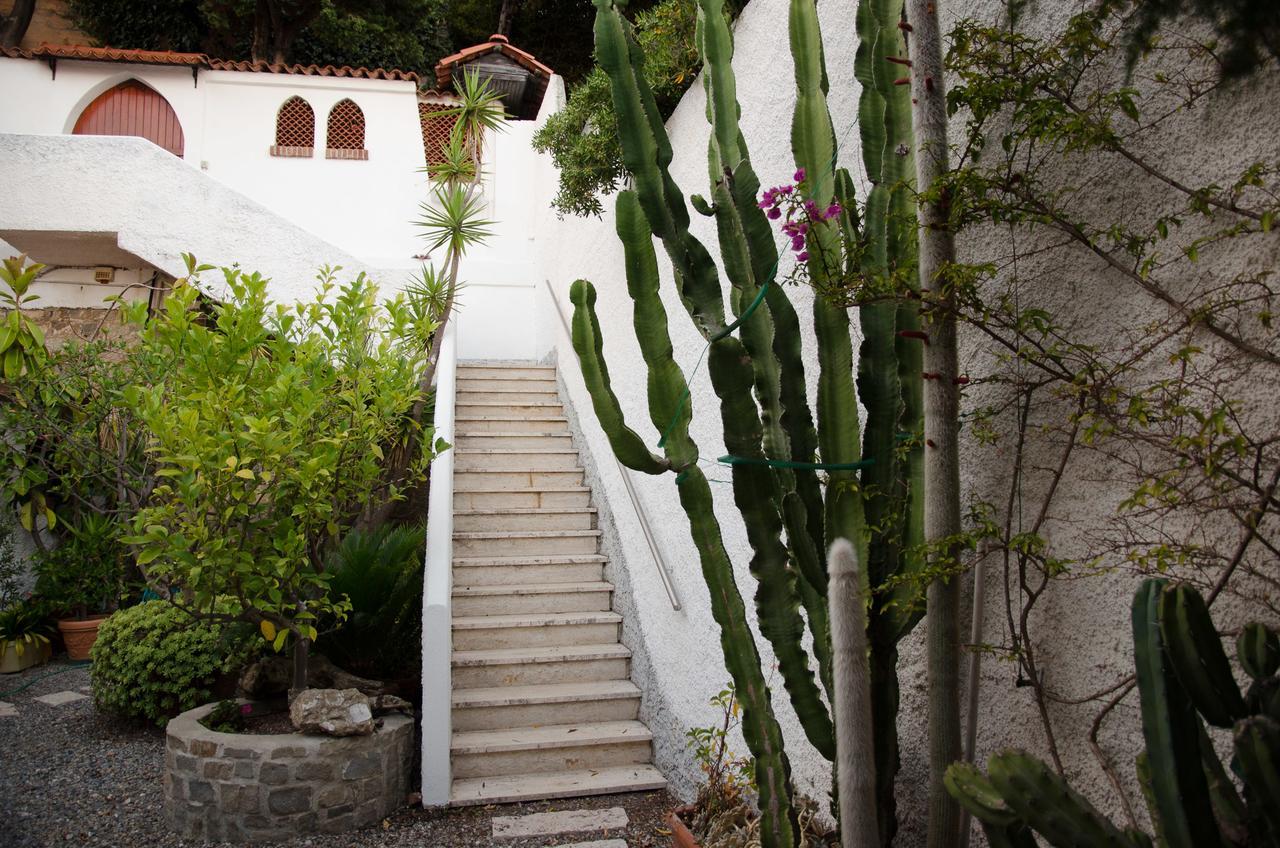 Seaside Holiday Apartment - Unique Location Cipressa Exterior photo